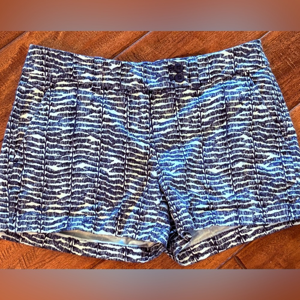 Vineyard Vines Women’s Pattern Nautical Blue and White Shorts